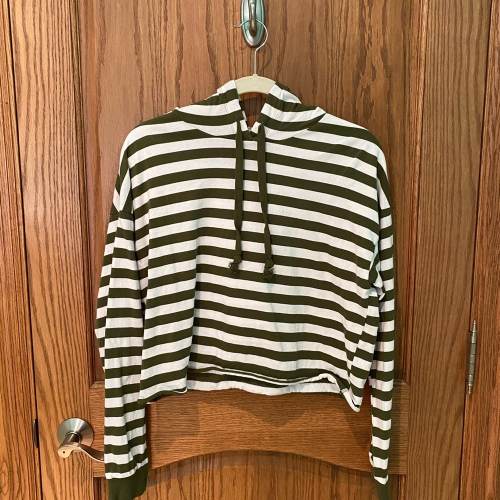 Forever 21 cropped hoodie